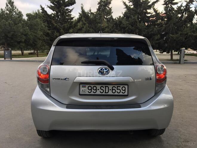 Toyota Prius C 2012, 129,600 km - 1.5 л - Bakı