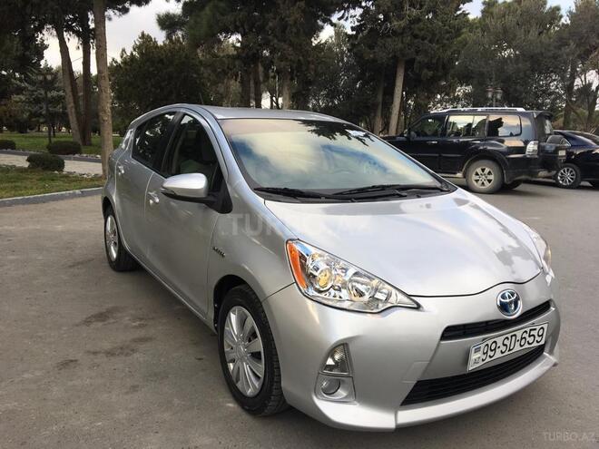 Toyota Prius C 2012, 129,600 km - 1.5 л - Bakı