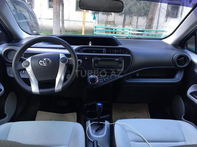 Toyota Prius C 2012, 129,600 km - 1.5 л - Bakı