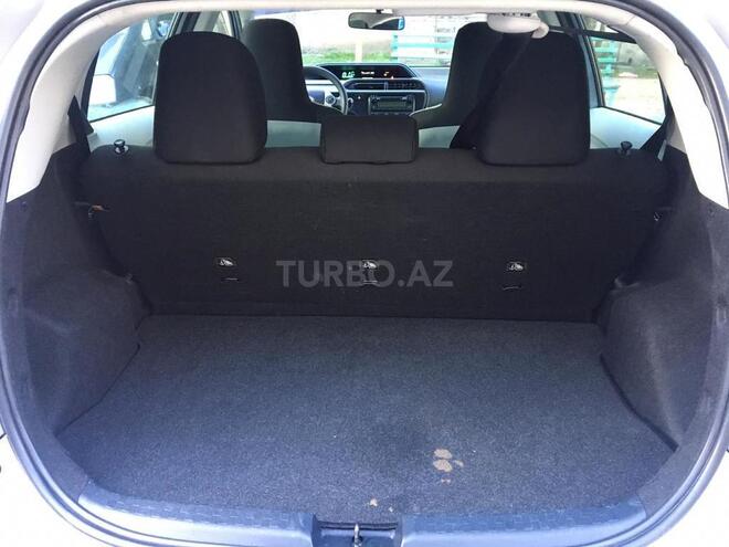 Toyota Prius C 2012, 129,600 km - 1.5 л - Bakı