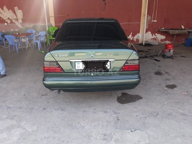 Mercedes E 220 1994, 318,000 km - 2.2 l - Gəncə