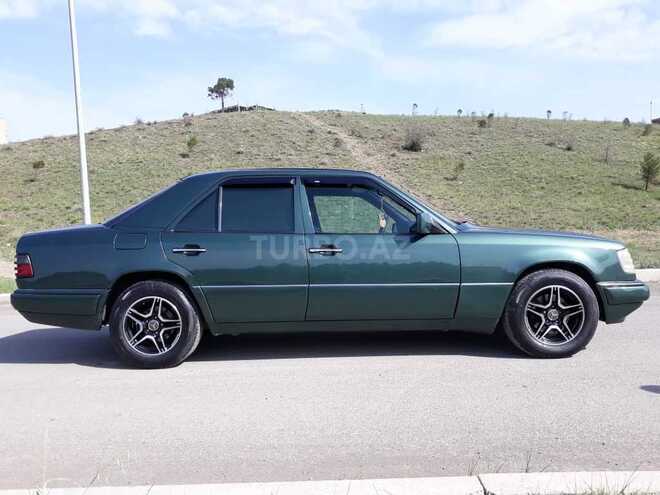 Mercedes E 220 1994, 318,000 km - 2.2 l - Gəncə