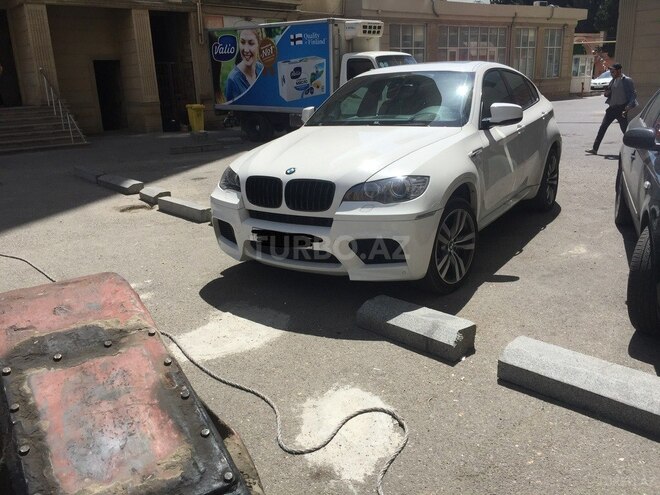BMW X6 M 2011, 131,000 km - 4.4 l - Bakı