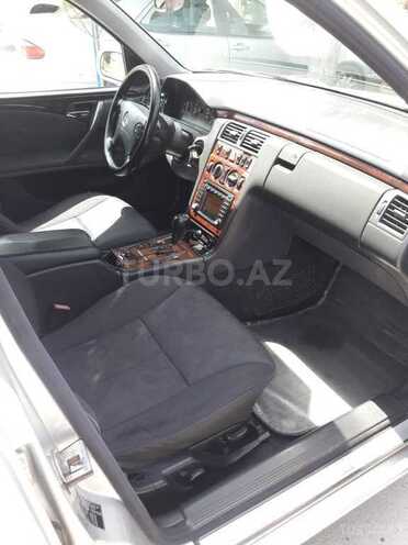 Mercedes E 240 2000, 235,480 km - 2.4 l - Bakı