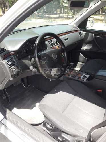 Mercedes E 240 2000, 235,480 km - 2.4 l - Bakı