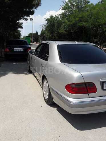 Mercedes E 240 2000, 235,480 km - 2.4 l - Bakı