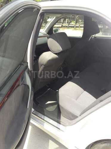 Mercedes E 240 2000, 235,480 km - 2.4 l - Bakı
