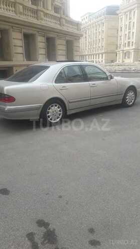 Mercedes E 240 2000, 235,480 km - 2.4 l - Bakı