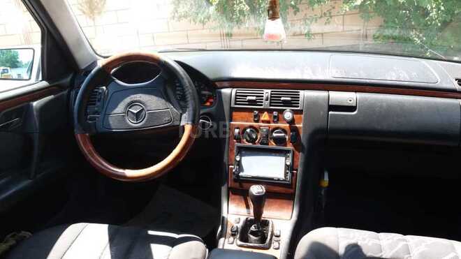 Mercedes E 220 1998, 413,000 km - 2.2 l - Bakı