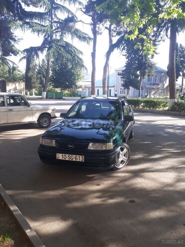 Opel Vectra 1994, 385,000 km - 2.0 l - Qazax