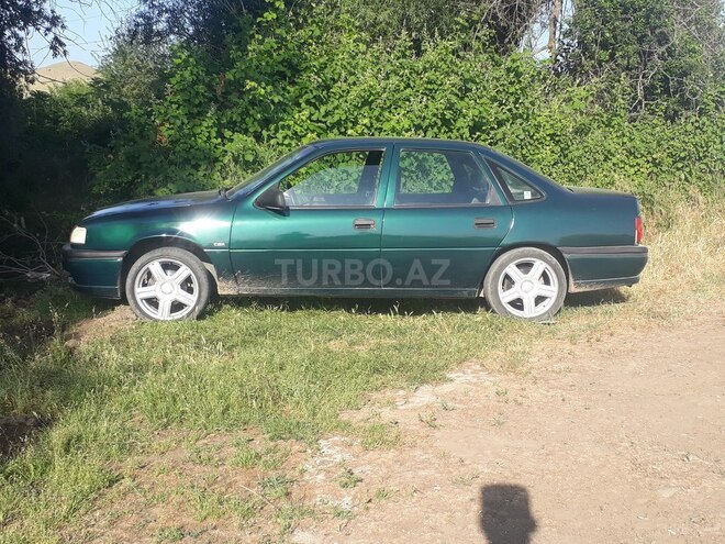 Opel Vectra 1994, 385,000 km - 2.0 l - Qazax