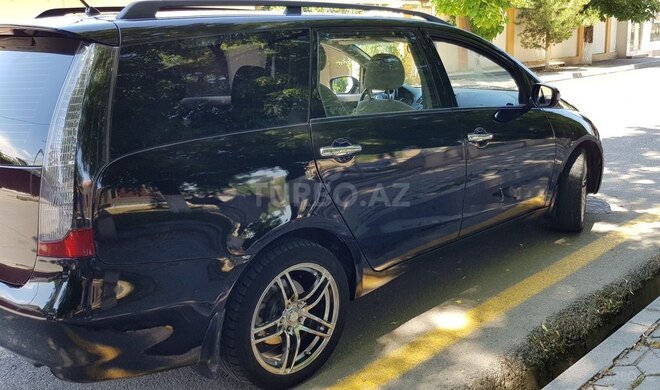 Mitsubishi Grandis 2007, 260,000 km - 2.4 l - Qusar