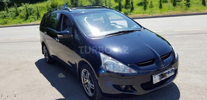 Mitsubishi Grandis 2007, 260,000 km - 2.4 l - Qusar