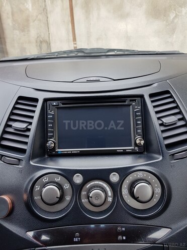 Mitsubishi Grandis 2007, 260,000 km - 2.4 l - Qusar