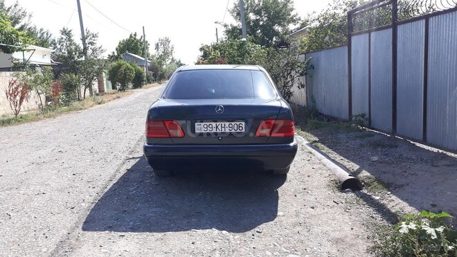 Mercedes E 200 1996, 159,642 km - 2.0 l - Bərdə