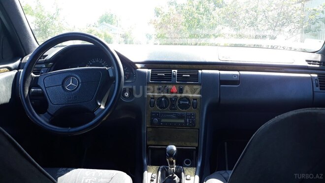 Mercedes E 200 1996, 159,642 km - 2.0 l - Bərdə
