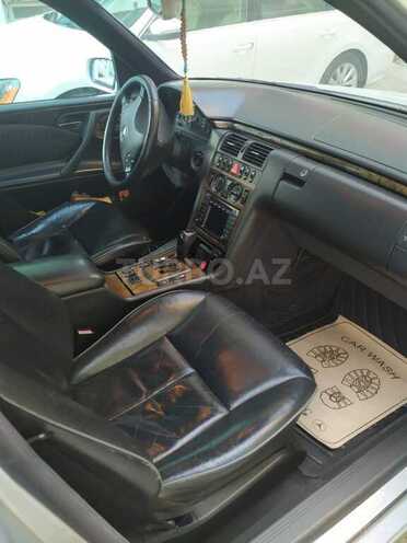 Mercedes E 320 2001, 337,545 km - 3.2 l - Bakı