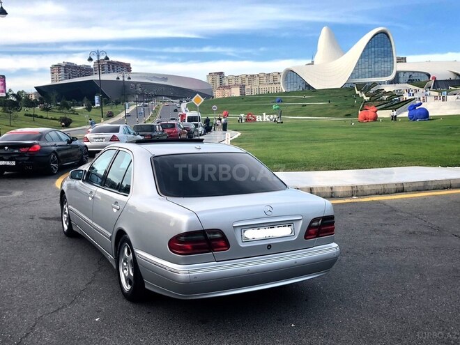 Mercedes E 240 2001, 245,000 km - 2.6 l - Bakı