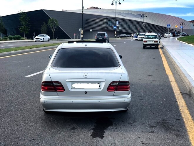 Mercedes E 240 2001, 245,000 km - 2.6 l - Bakı