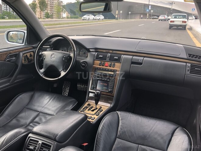 Mercedes E 240 2001, 245,000 km - 2.6 l - Bakı