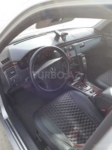 Mercedes E 220 2001, 440,000 km - 2.2 л - Bakı