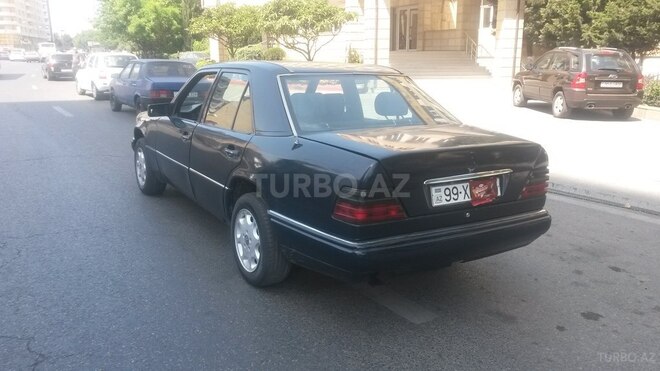 Mercedes E 250 1995, 263,000 km - 2.5 l - Bakı