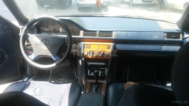 Mercedes E 250 1995, 263,000 km - 2.5 l - Bakı
