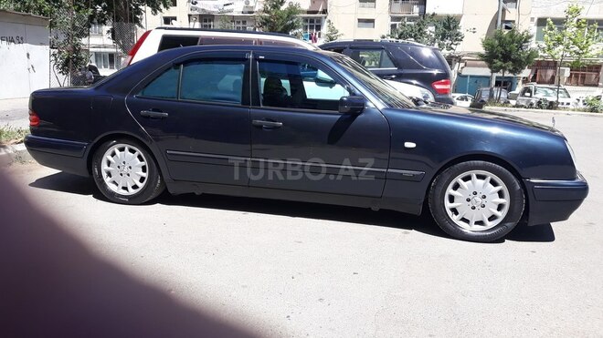 Mercedes E 260 1999, 256,666 km - 2.6 л - Bakı