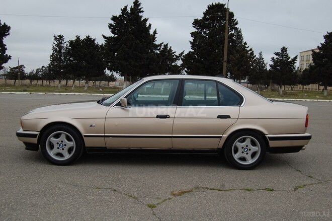 BMW 520 1993, 388,000 km - 2.0 l - Bakı