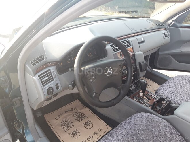 Mercedes E 220 2001, 321,000 km - 2.2 l - Bakı