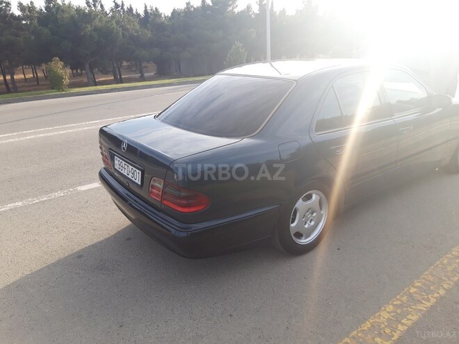 Mercedes E 220 2001, 321,000 km - 2.2 l - Bakı
