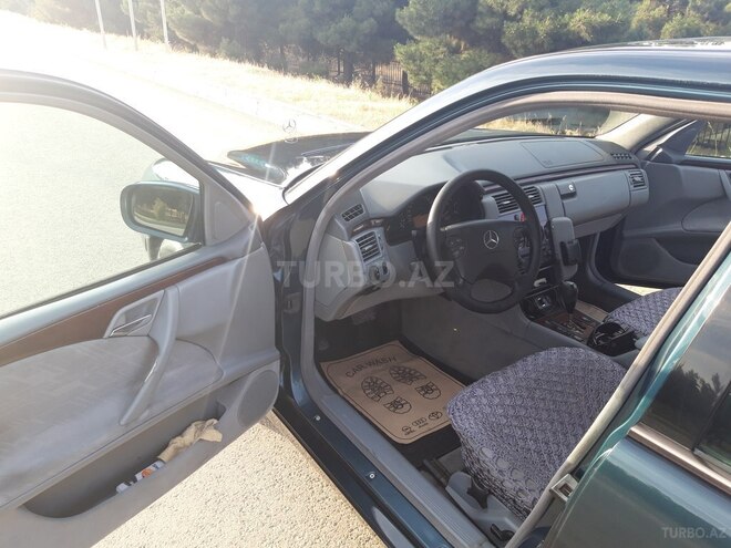 Mercedes E 220 2001, 321,000 km - 2.2 l - Bakı