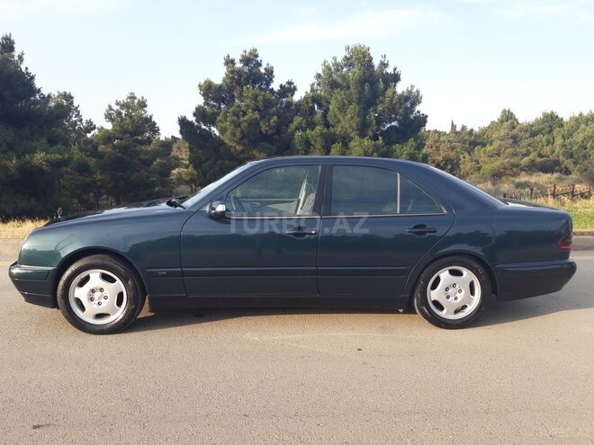 Mercedes E 220 2001, 321,000 km - 2.2 l - Bakı