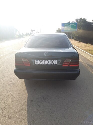 Mercedes E 220 2001, 321,000 km - 2.2 l - Bakı
