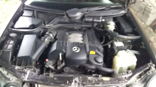 Mercedes E 240 1999, 330,000 km - 2.4 l - Quba