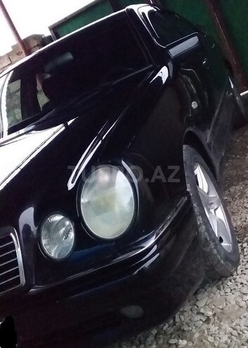 Mercedes E 240 1999, 330,000 km - 2.4 l - Quba