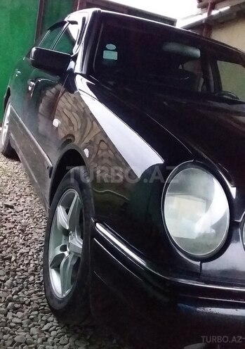 Mercedes E 240 1999, 330,000 km - 2.4 l - Quba