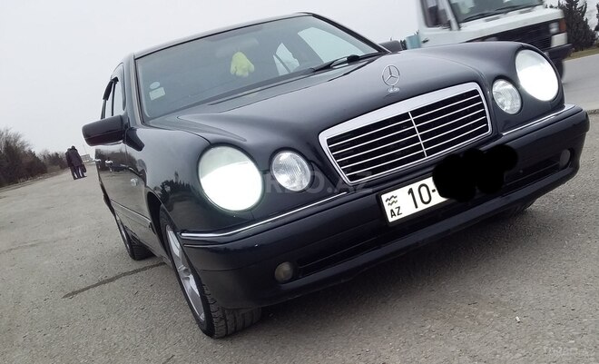 Mercedes E 240 1999, 330,000 km - 2.4 l - Quba
