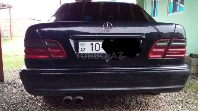 Mercedes E 240 1999, 330,000 km - 2.4 l - Quba