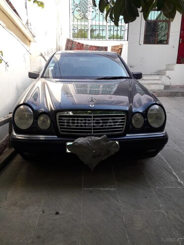 Mercedes E 240 1998, 310,000 km - 2.4 л - Bakı