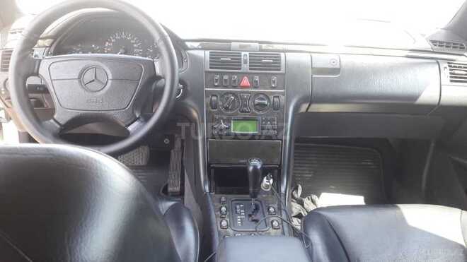Mercedes E 230 1998, 245,000 km - 2.3 l - Bakı