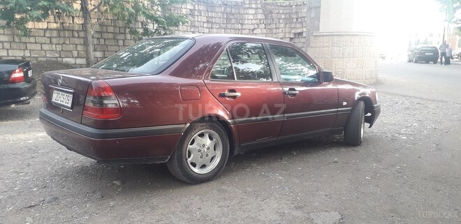 Mercedes C 250 1995, 357,000 km - 2.5 l - Qazax