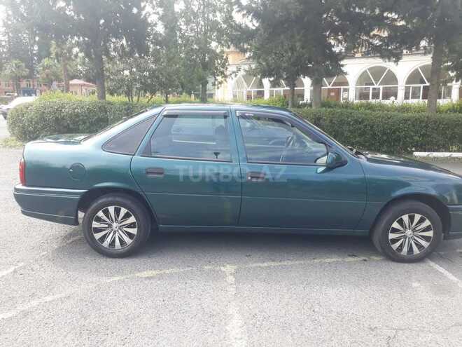 Opel Vectra 1995, 347,000 km - 1.6 l - Zaqatala