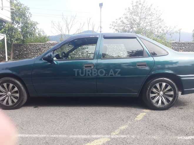 Opel Vectra 1995, 347,000 km - 1.6 l - Zaqatala