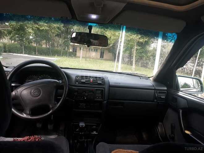 Opel Vectra 1995, 347,000 km - 1.6 l - Zaqatala