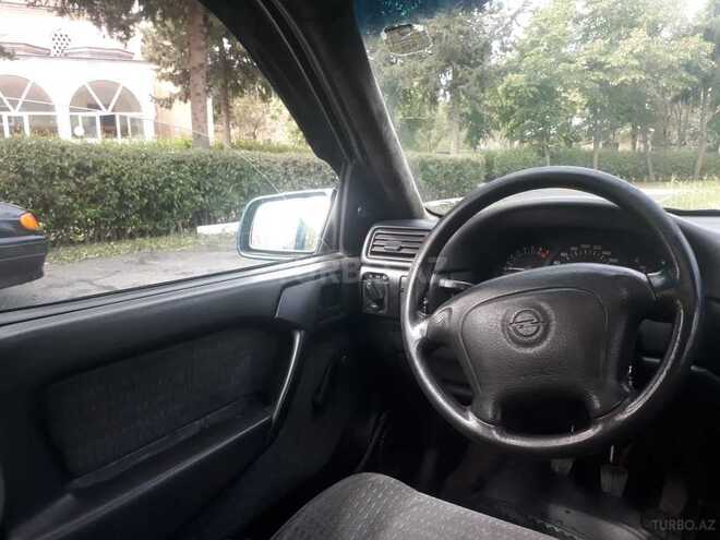 Opel Vectra 1995, 347,000 km - 1.6 l - Zaqatala