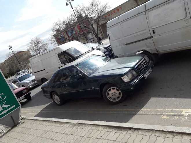 Mercedes  1995, 330,000 km - 2.2 l - Bakı