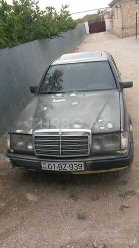 Mercedes E 200 1985, 254,896 km - 2.0 l - Salyan