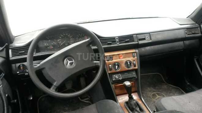 Mercedes E 200 1985, 254,896 km - 2.0 l - Salyan