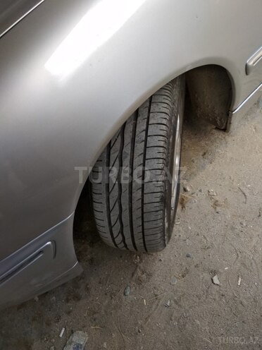 Mercedes E 220 2001, 160,000 km - 2.2 l - Bakı